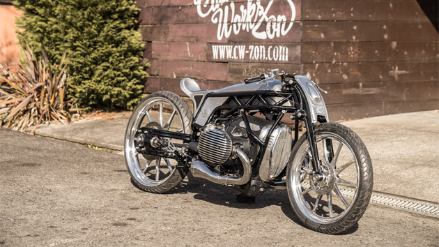 The Custombike Departed in the side view in front of the garage of the Customizer