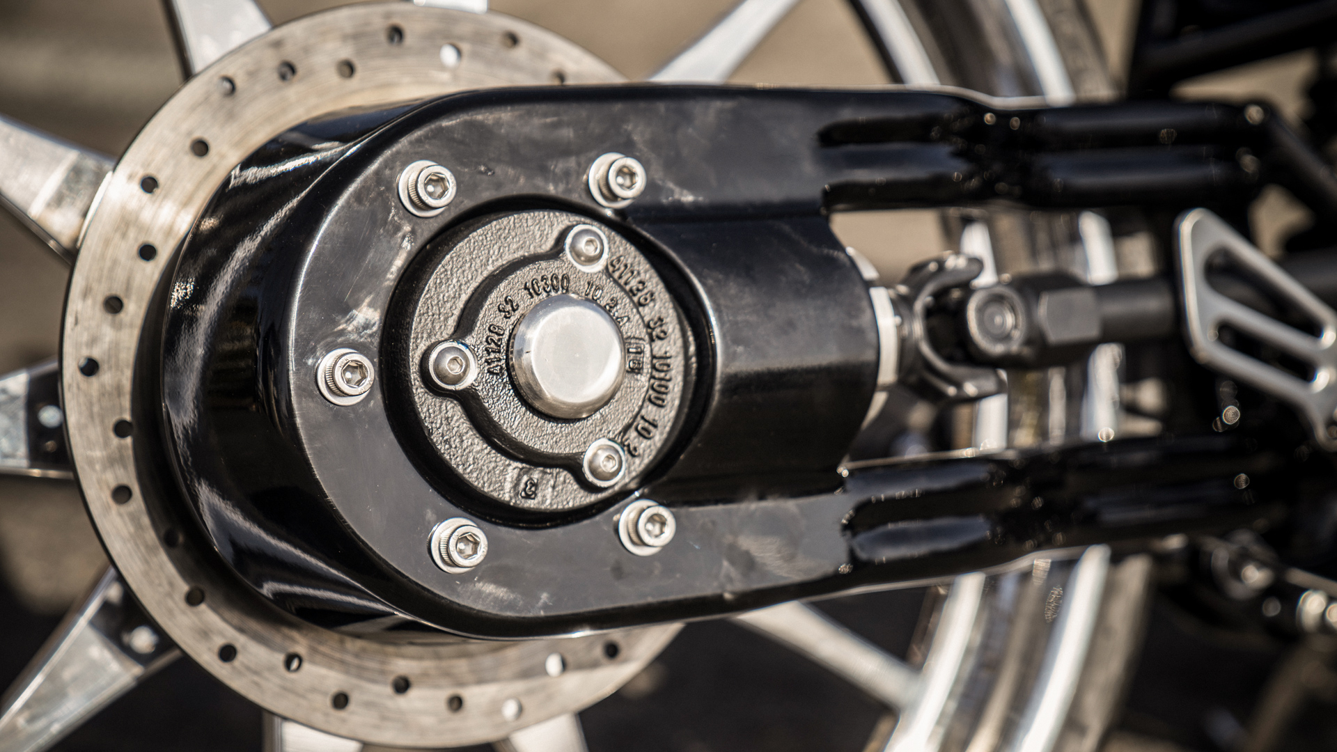 The centre of the rear wheel in view