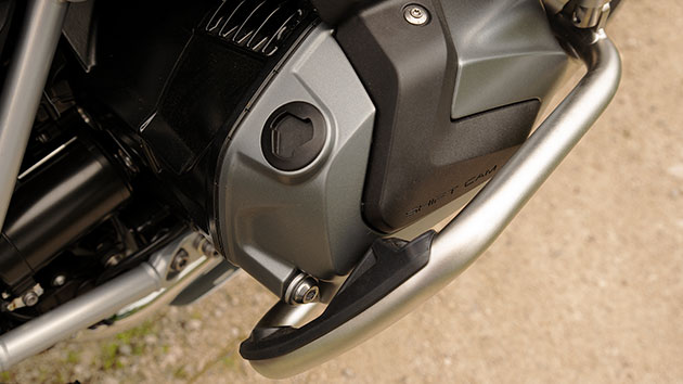 View of the cylinder head cover of the BMW R 1250 GS Adventure with the ShiftCam model inscription