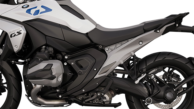 The comfortable seats of the R 1300 GS Triple Black from BMW Motorrad